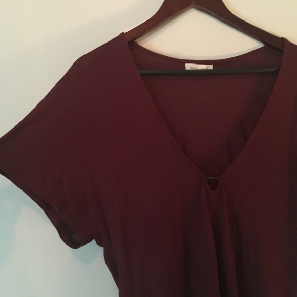 UO Silence + Noise Maroon Top V Neck - Picture 2 of 4